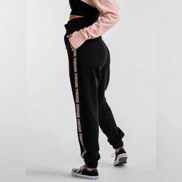 Gymshark oversized logo joggers with pockets and drawstring waist - Picture 8 of 8